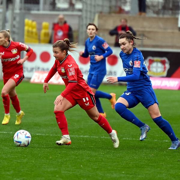 04.12.2022,-Fussball-Frauen-Bayer Leverkusen-Potsdam
links: Kristin Kögel (bayer)
Foto: Uli Herhaus