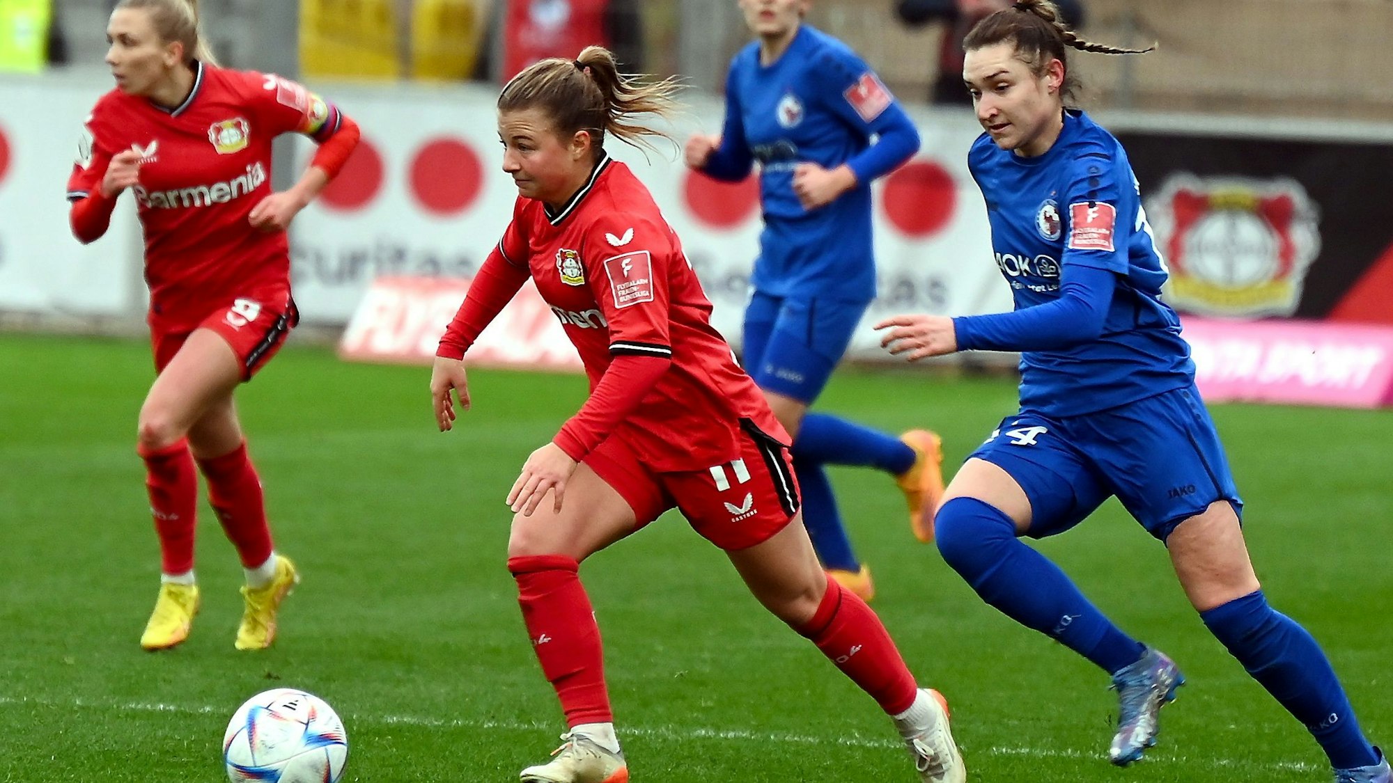 04.12.2022,-Fussball-Frauen-Bayer Leverkusen-Potsdam
links: Kristin Kögel (bayer)
Foto: Uli Herhaus