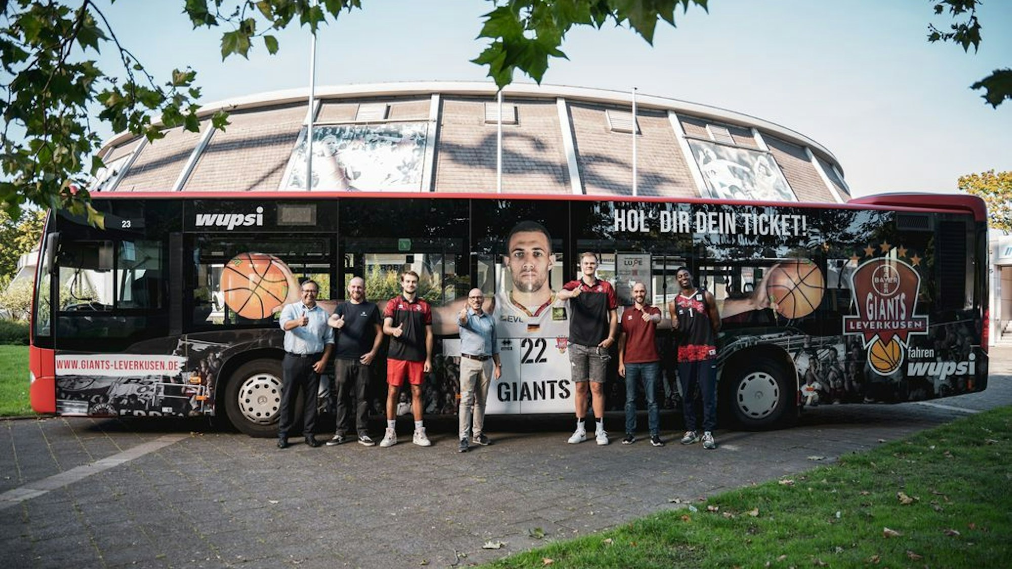 Der neue Wupsi-Bus mit Motiven der Bayer Giants