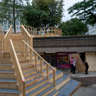 Die Freitreppe am Ebertplatz bleibt noch länger stehen.