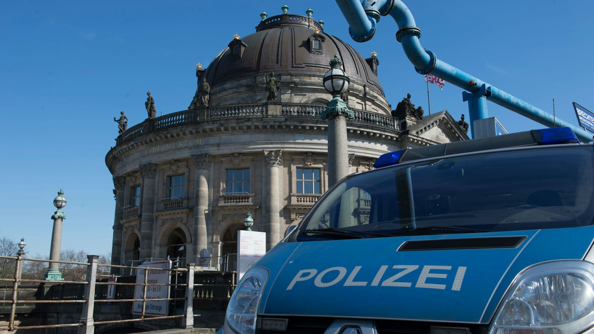 Im Berliner Bode-Museum wurde 2017 eine 100 Kilogramm schwere „Maple Leaf“-Goldmünze gestohlen. Sie wurde bis heute nicht gefunden.