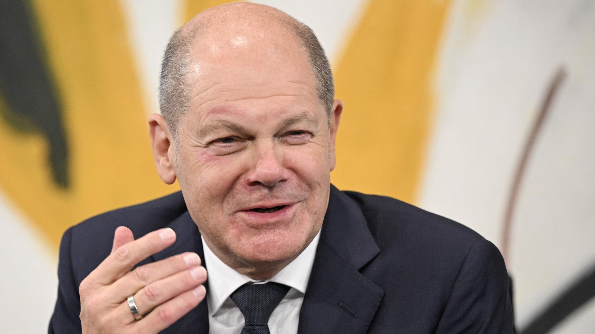 German Chancellor Olaf Scholz talks with members of the foreign press (VAP), on September 12, 2023 at the Chancellery in Berlin. (Photo by John MACDOUGALL / AFP)