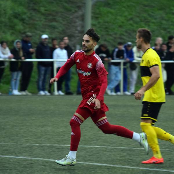 Eine Spielsituation in der Partie Eintracht Hohkeppel gegen Bergisch Gladbach.