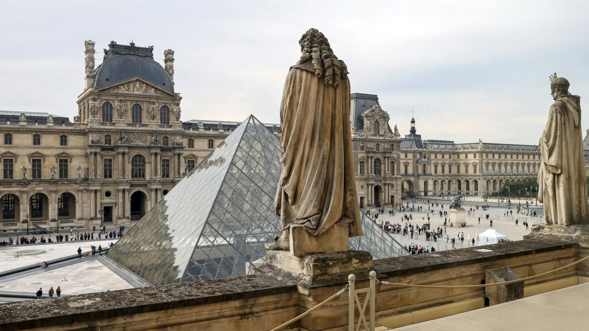 Das Pariser Kunstmuseum Louvre beherbergt einige der berühmtesten Gemälde der Welt. Darunter die „Mona Lisa“, die 1911 gestohlen wurde.