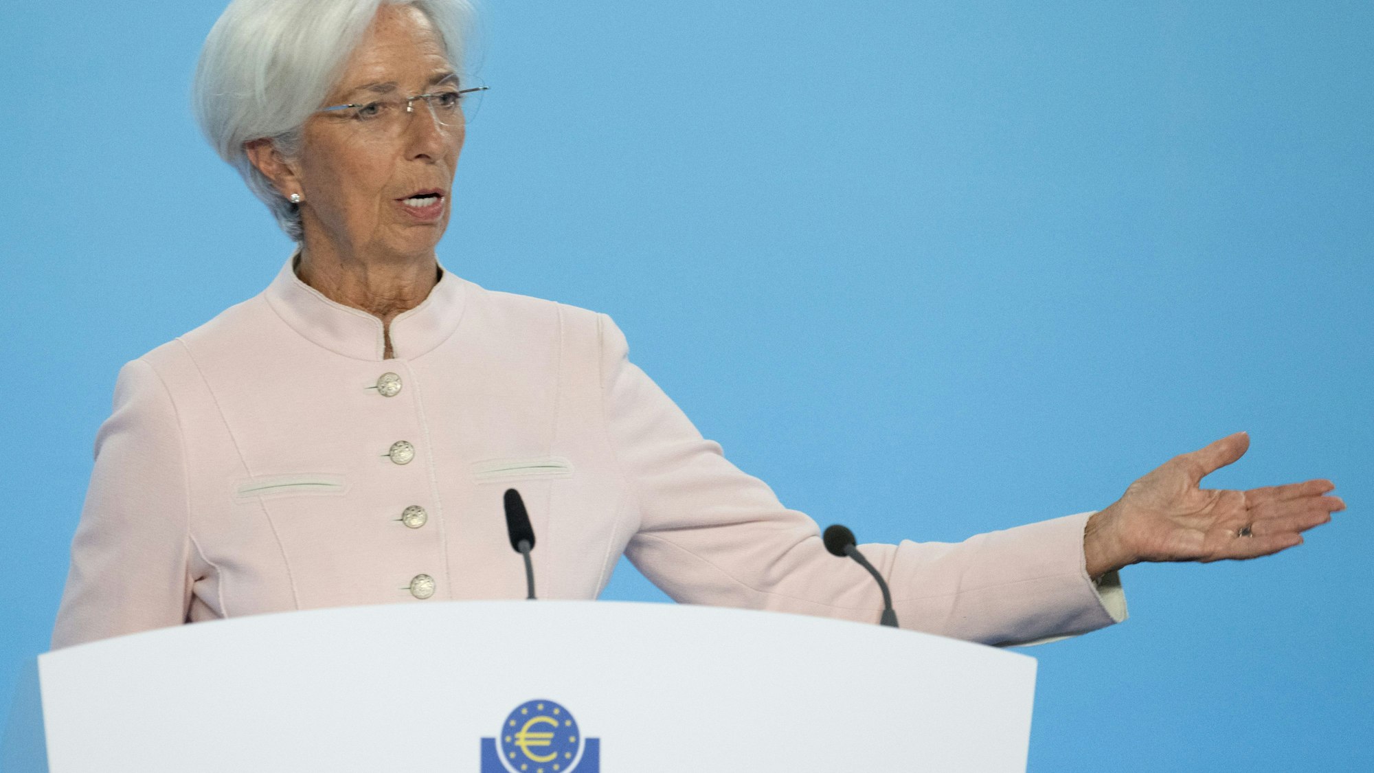 EZB-Präsidentin Christine Lagarde erklärt am Donnerstag die erneute Zinserhöhung durch die Europäische Zentralbank.