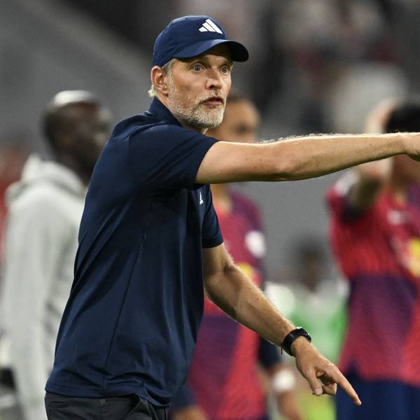 Der Trainer des FC Bayern München am Spielfeldrand: Thomas Tuchel.