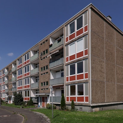 Blick auf Häuser der GAG Immobilien AG an der Elias-Gut-Straße in Köln Stammheim.