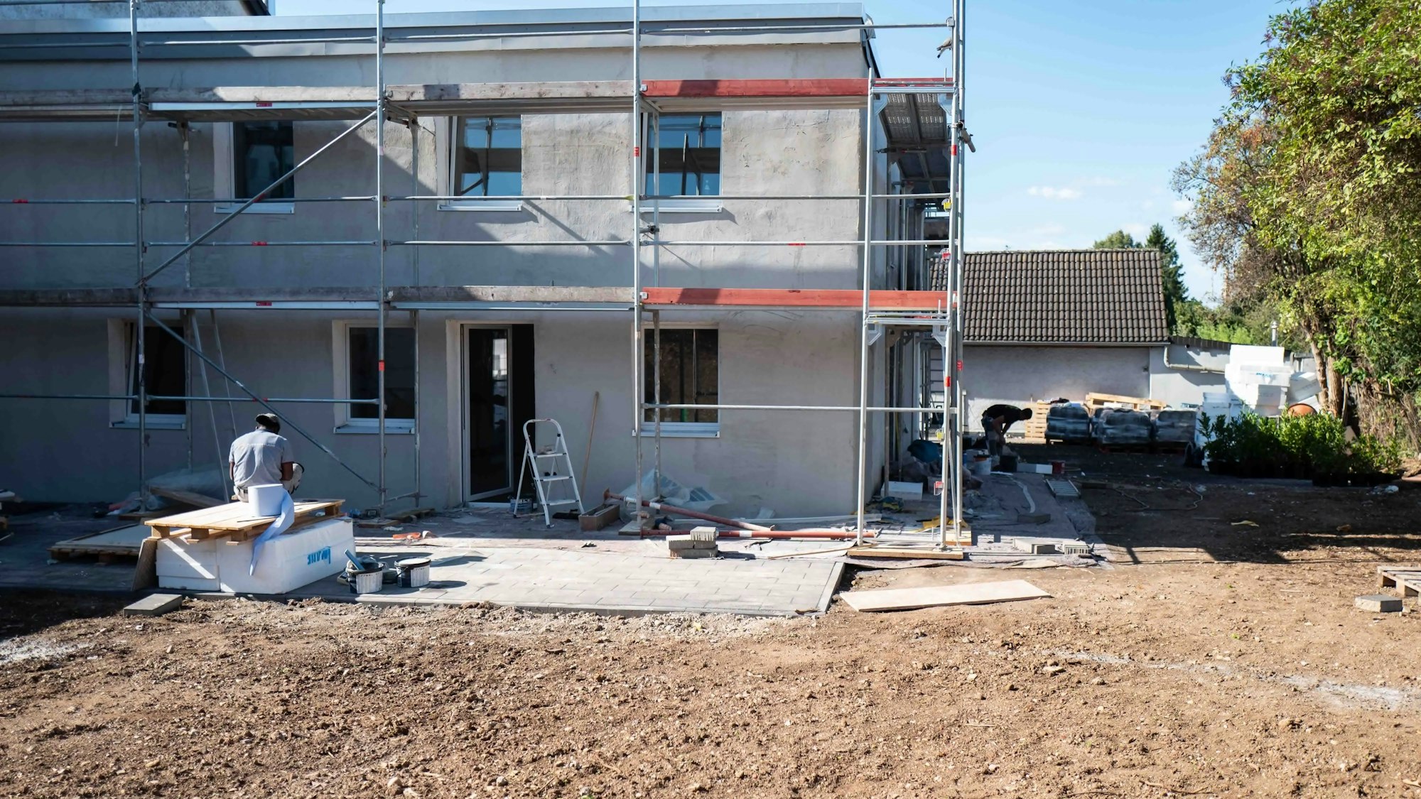 Das Bild zeigt den Garten und das Haus der Trapps in Großbüllesheim.