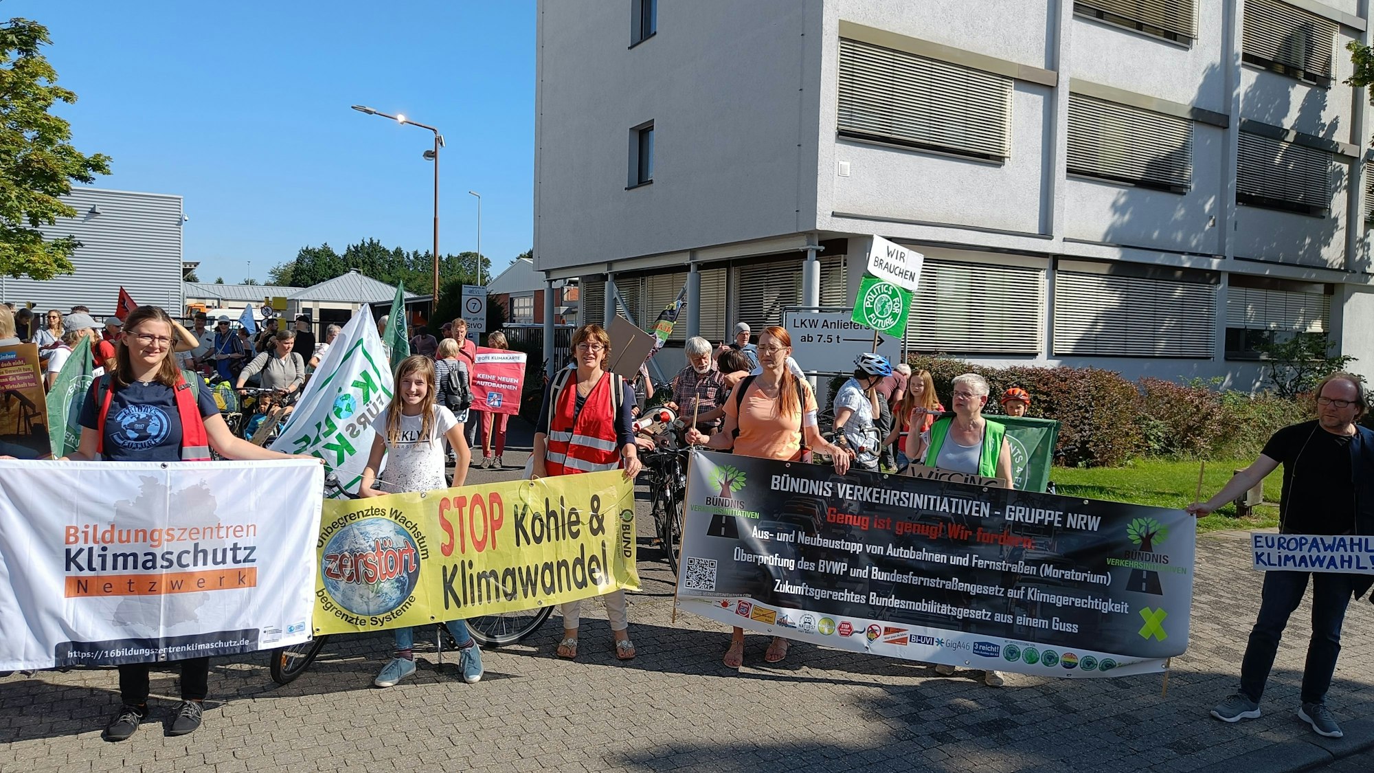 Los ging es an der EVL-Zentrale.