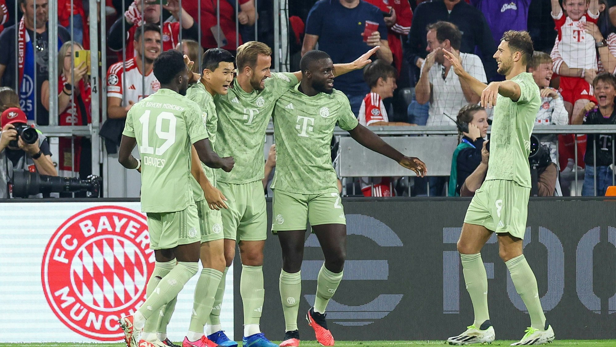 Bayern-Jubel nach dem 1:0 durch Harry Kane.