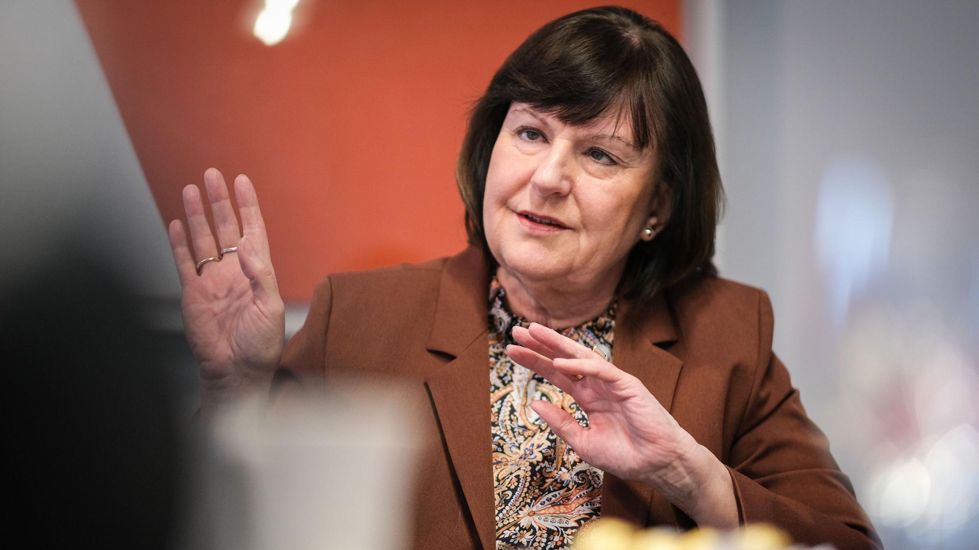 Die Duisburger Polizeipräsidentin Dr. Elke Bartels am Donnerstag, 10. März 2021 in einem Gespräch bei der Analyse der Kriminalstatistik. Foto: Stefan Arend / FUNKE Foto Services