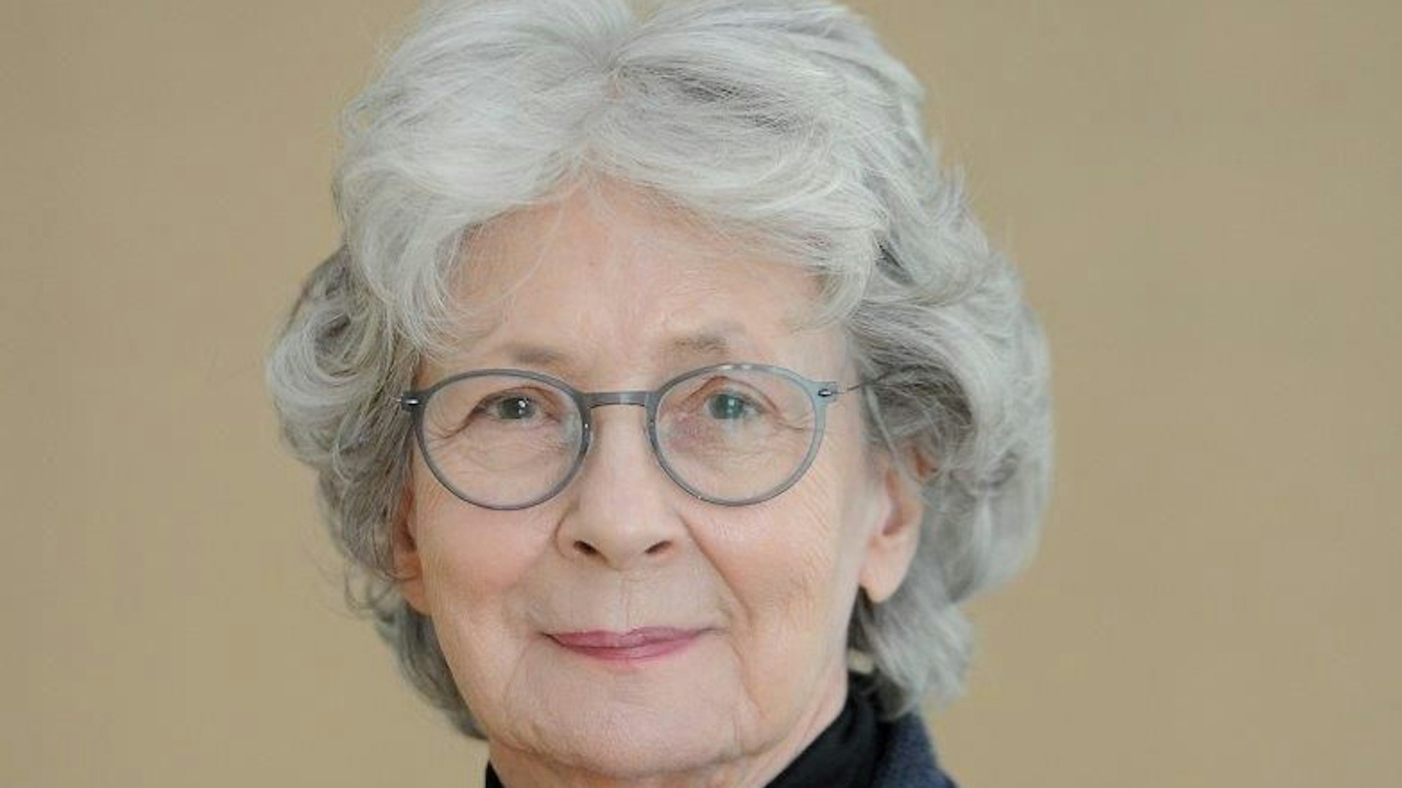 Porträt von der „wir helfen“-Vorsitzenden Hedwig Neven DuMont