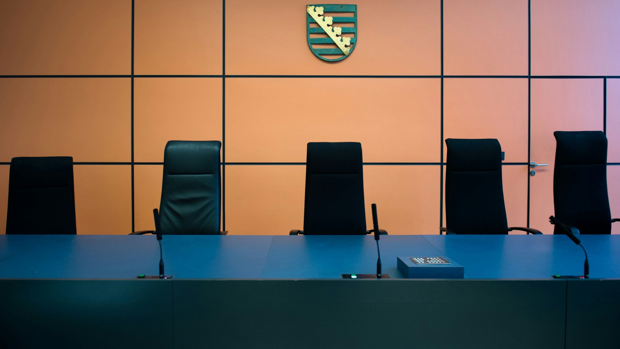 Bei der Stadt Rösrath sind mehrere Posten unbesetzt. Ob es eine Stelle für Energiemanagement geben soll, ist umstritten.