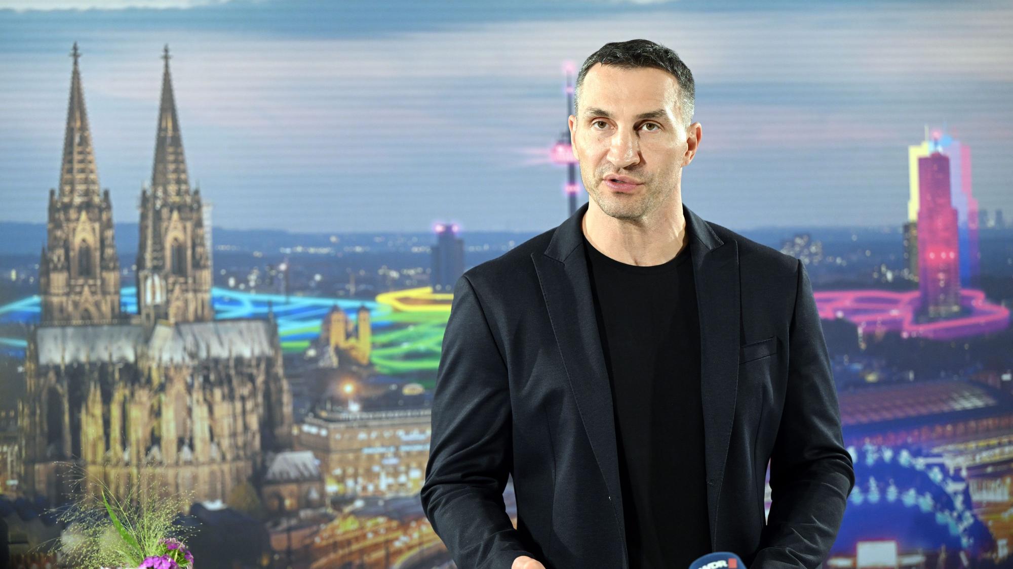 Wladimir Klitschko, ehemaliger Box-Weltmeister, beantwortet Fragen von Journalisten auf der Digital X 2022.