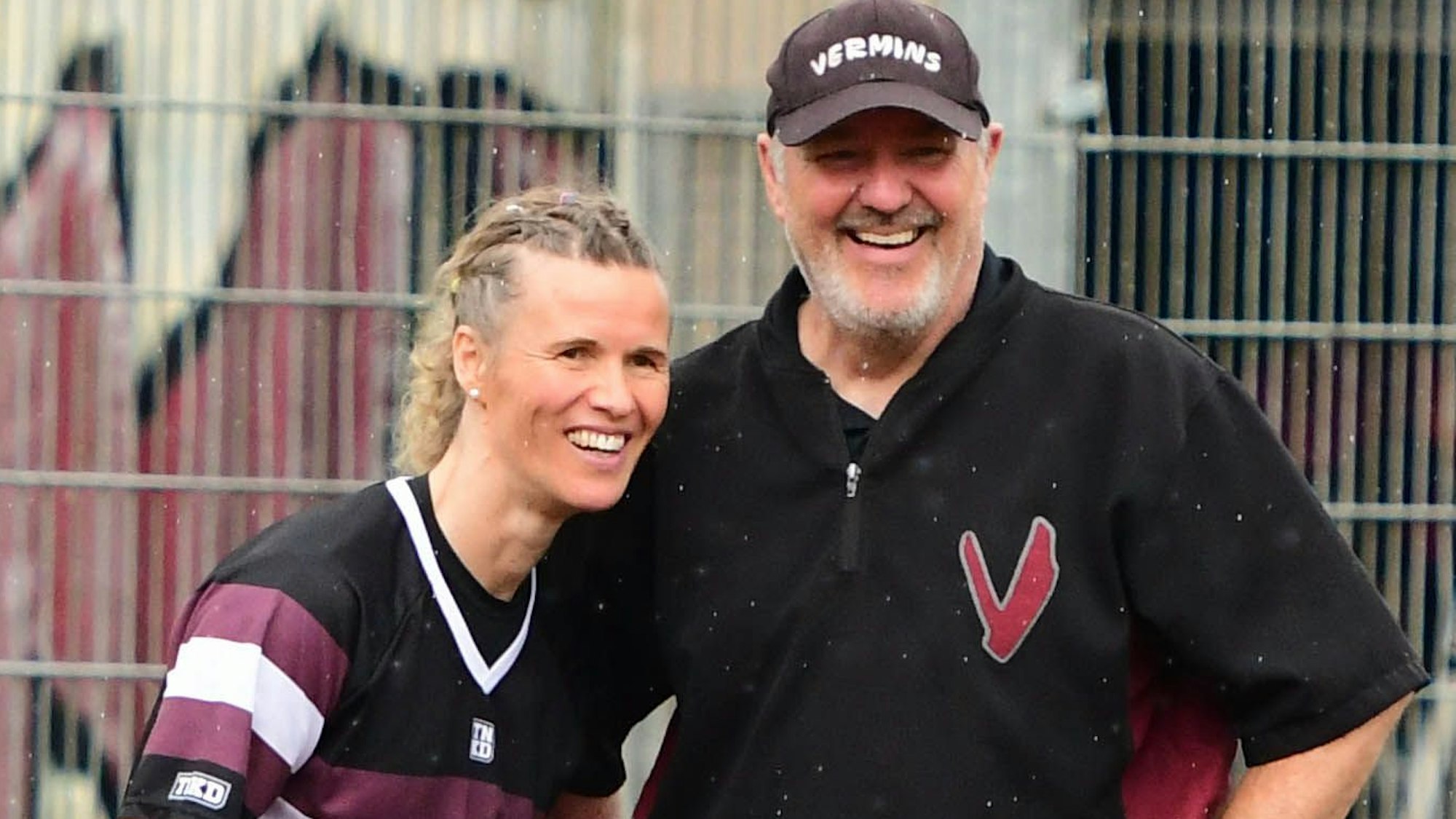 Das Bild zeigt Udo Dehmel und eine Spielerin der Vermins.