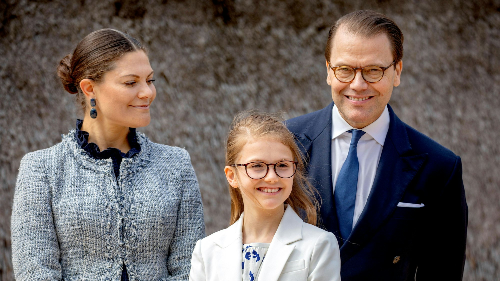 Kronprinzessin Victoria und Prinz Daniel (r) mit ihrer Tochter Prinzessin Estelle.