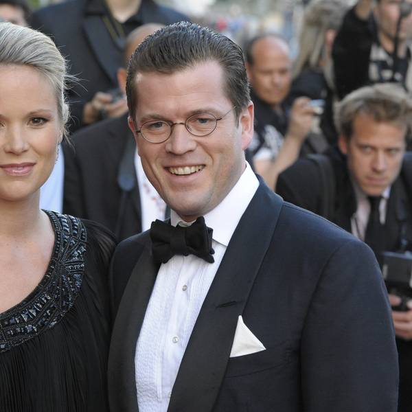 Karl-Theodor zu Guttenberg (CSU), damaliger Bundeswirtschaftsminister, und seine Frau Stephanie Freifrau zu Guttenberg kommen zur Verleihung des Nachhaltigkeitspreises in das Deutschen Historische Museum (DHM). Der frühere Verteidigungsminister Karl-Theodor zu Guttenberg und seine Frau Stephanie gehen getrennte Wege.