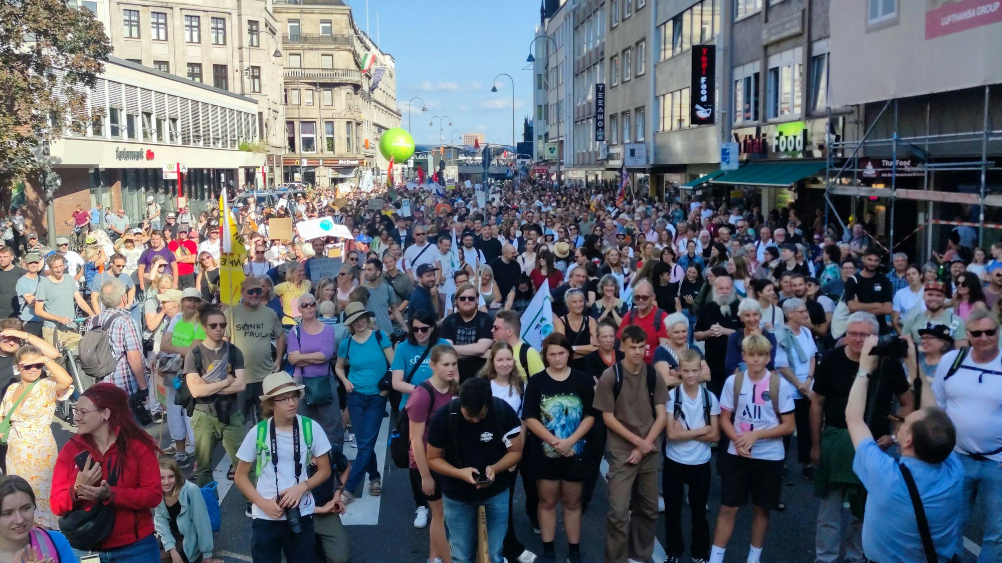 Eine Demonstration von Fridays For Future in Köln.