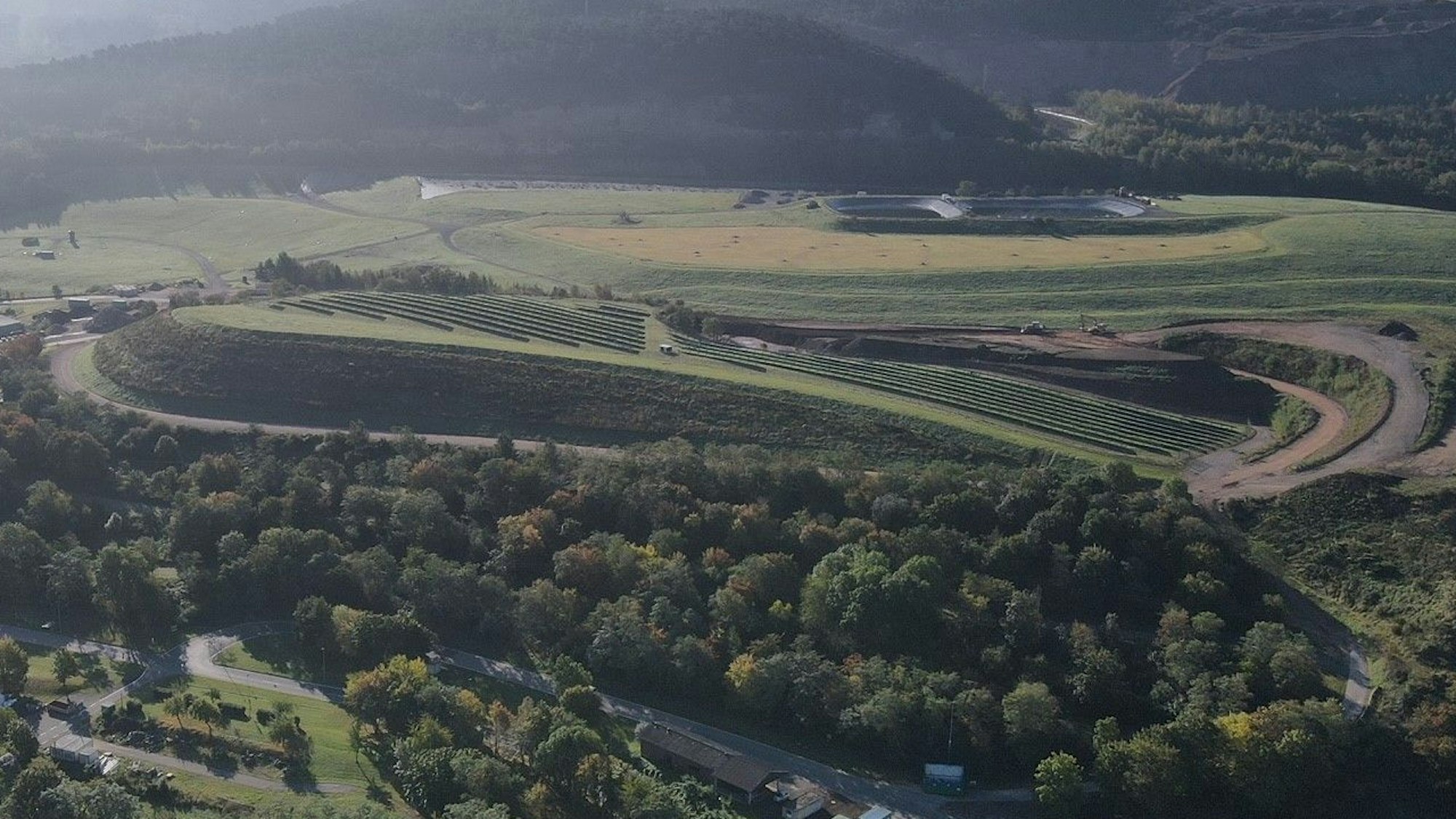 Das Luftbild zeigt den sogenannten Energieberg im AWZ.