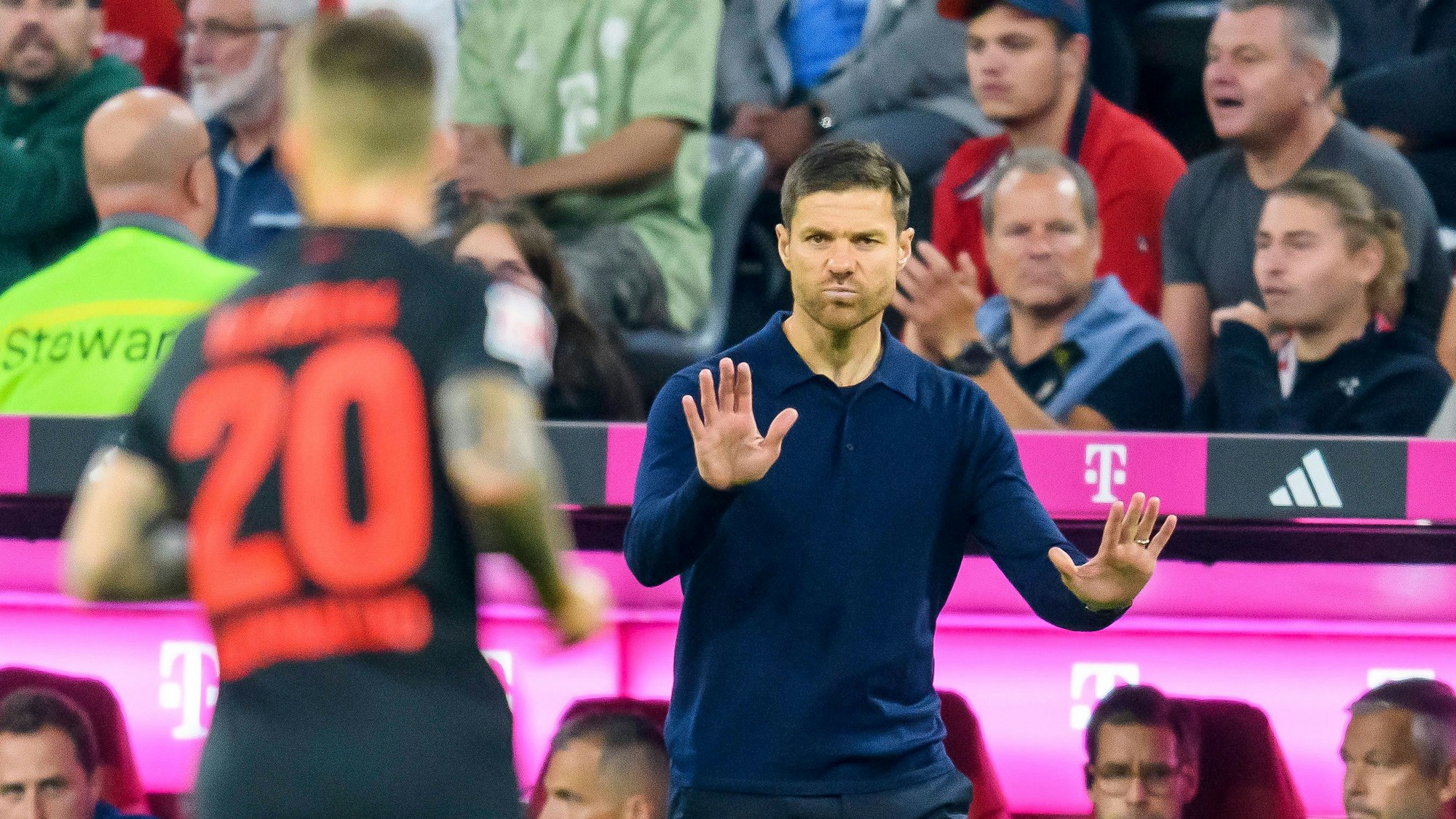 Architekt des Erfolgs: Werkself-Trainer Xabi Alonso hat eine Top-Mannschaft geschaffen, die berechtigte Titel-Ambitionen haben sollte.