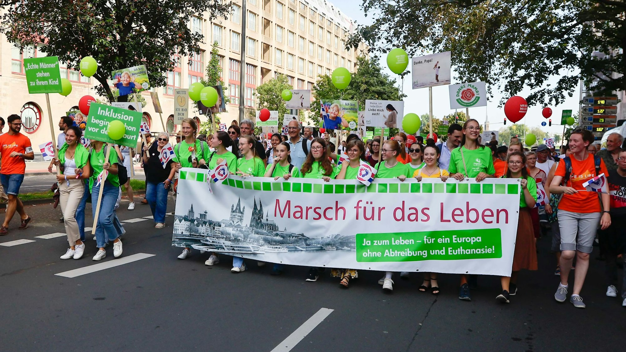 Der „Marsch für das Leben“ in der Kölner Innenstadt im Jahr 2023.