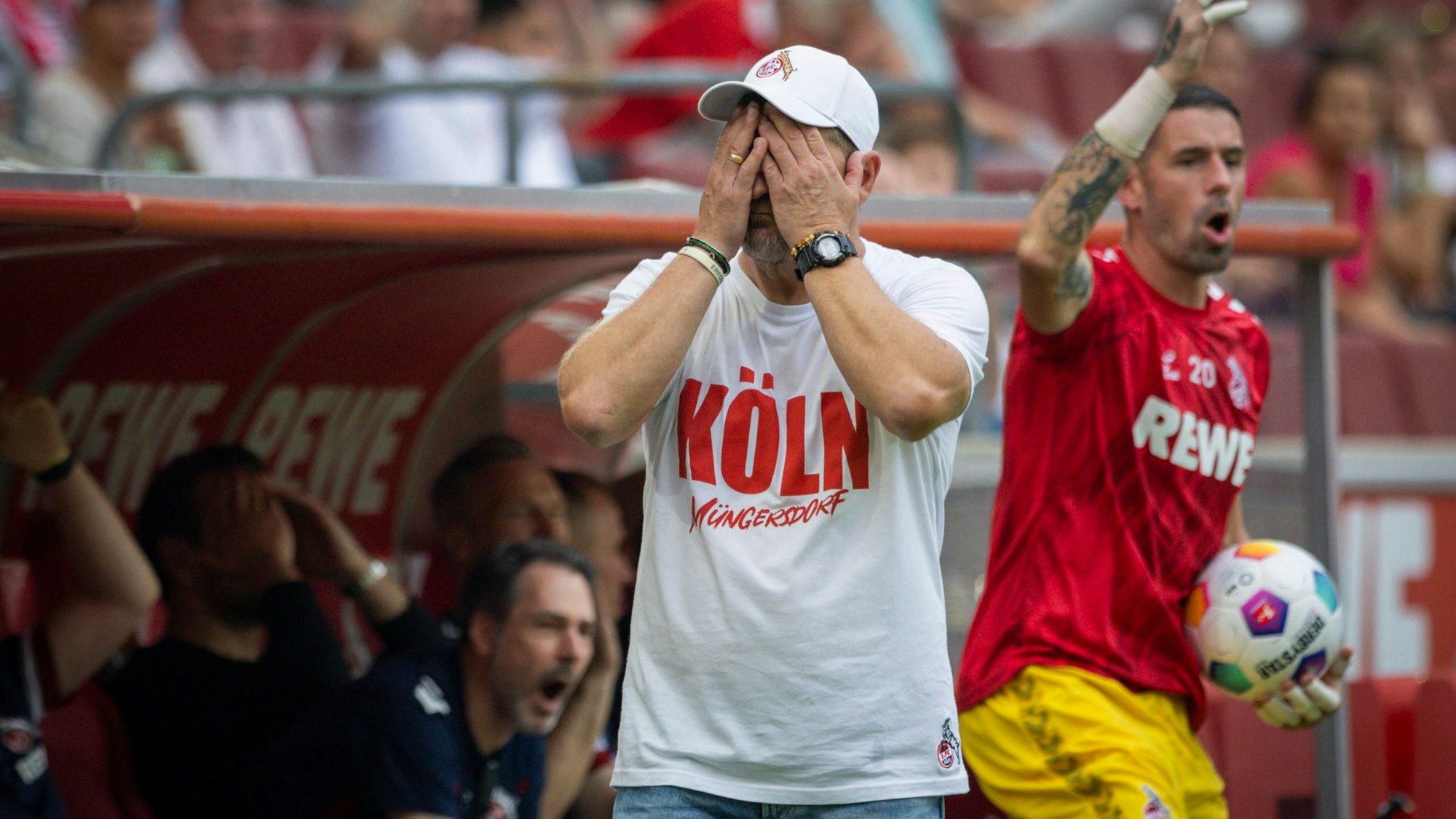 FC-Coach Steffen Baumgart beim Heimspiel gegen TSG 1899 Hoffenheim.