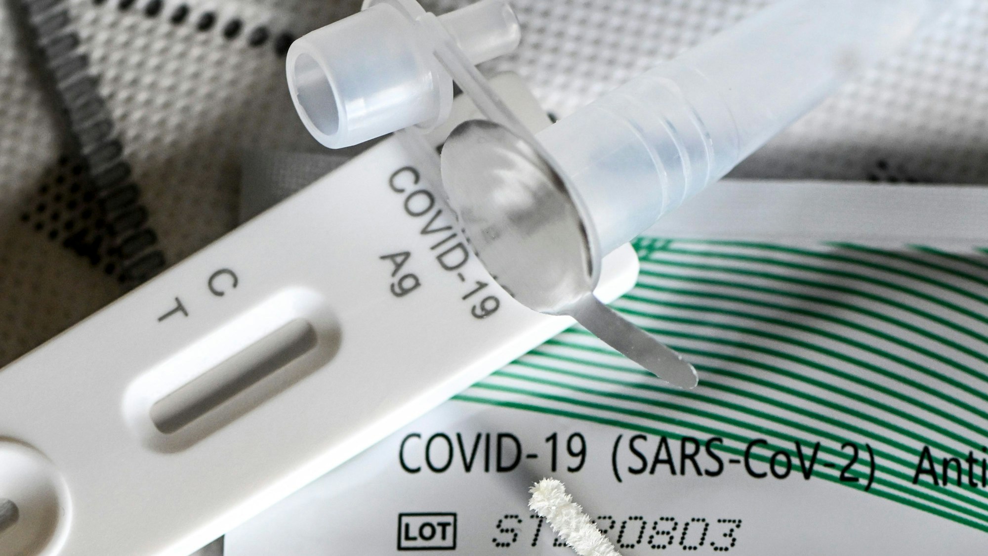 Ein Selbsttest für Covid-19: Tests aus dem vergangenen Jahr funktionieren noch – und sie werden wohl auch wieder häufiger zum Einsatz kommen.