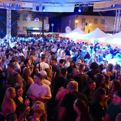 Die Tanzfläche auf dem Hennefer Stadtfest im vergangenen Jahr.