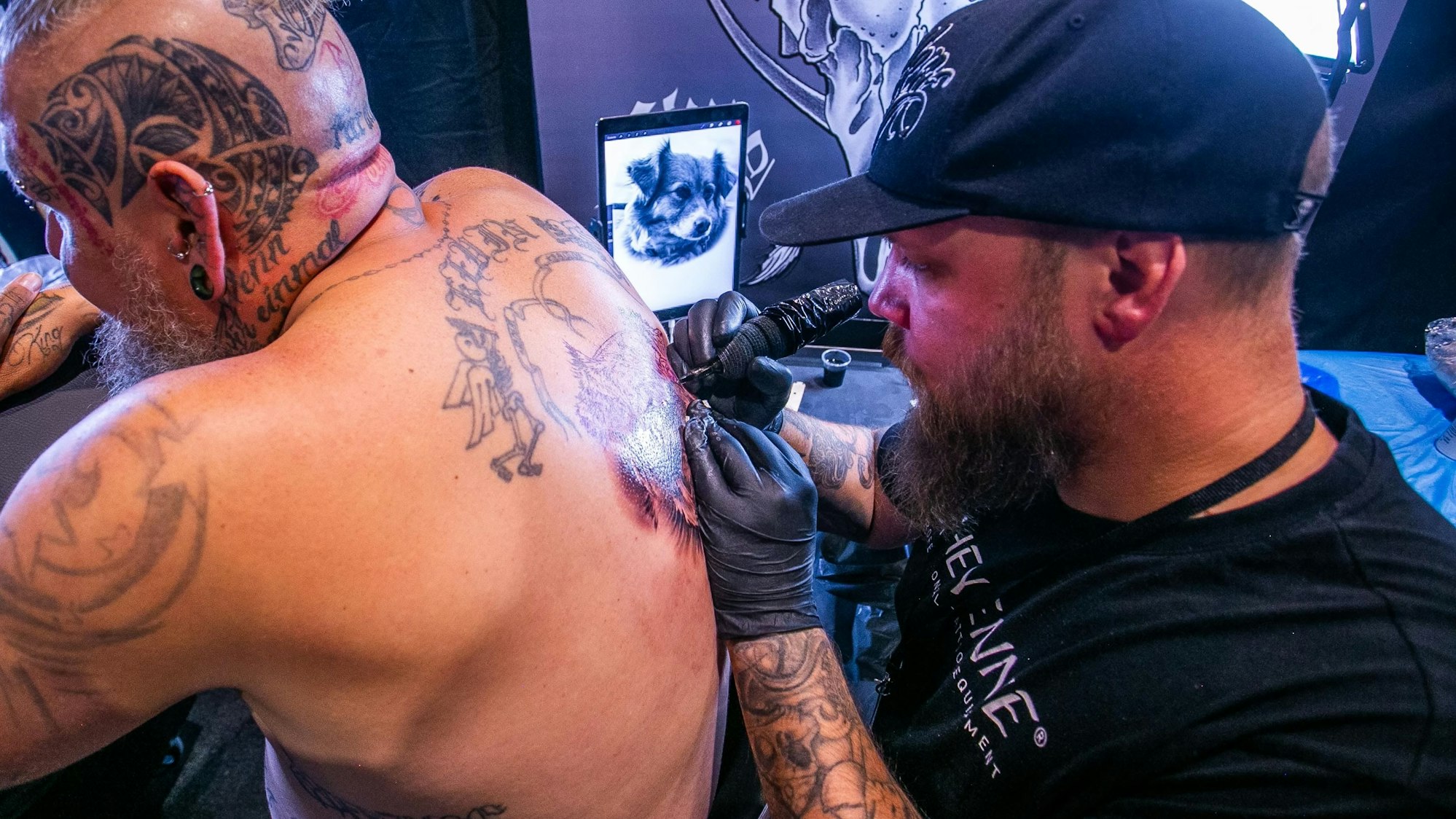 "Tattoo Convention Gummersbach" mit
Tattoo-+Piercing-Wettbewerben.