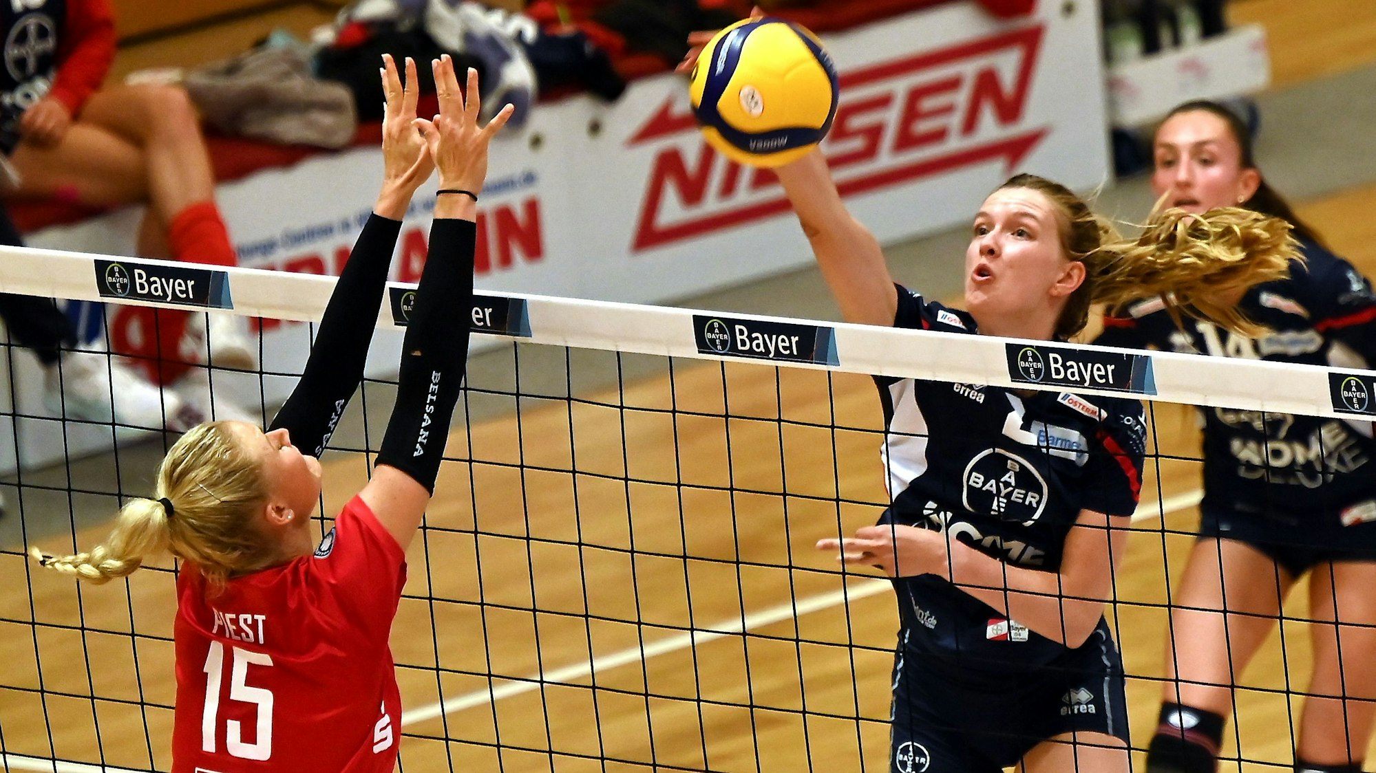 16.09.2023,-Volleyball-Bayer Volleys - Stralsund
rechts: Alicia Stakemeier (Bayer)
Foto: Uli Herhaus