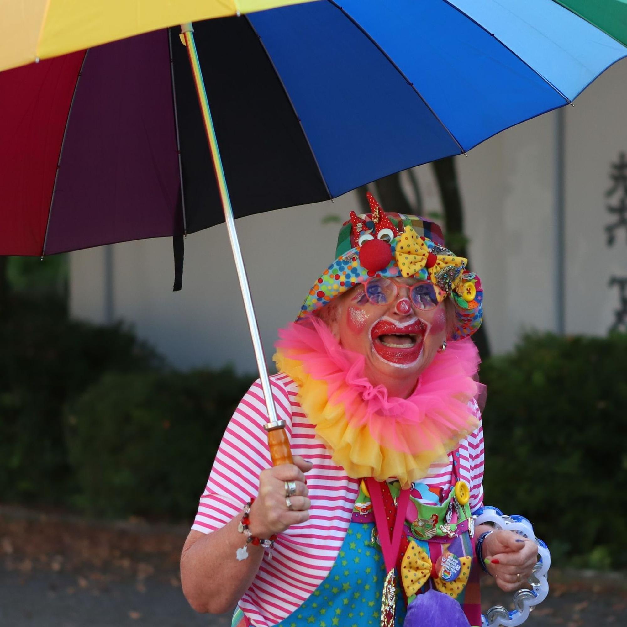 Elke Masurowski beim Spendenlauf für den Karnevalszug in Schlebusch.