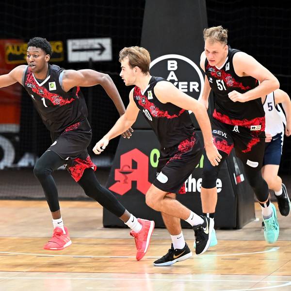 15.09.2023, Basketball-Bayer Giants-Etzella Ettelbruck
links: C.J. Oldham (Bayer)
mitte: Sebastian Brach (Bayer)
rechts: Sören-Eyke Urbansky (Bayer)
Foto: Uli Herhaus