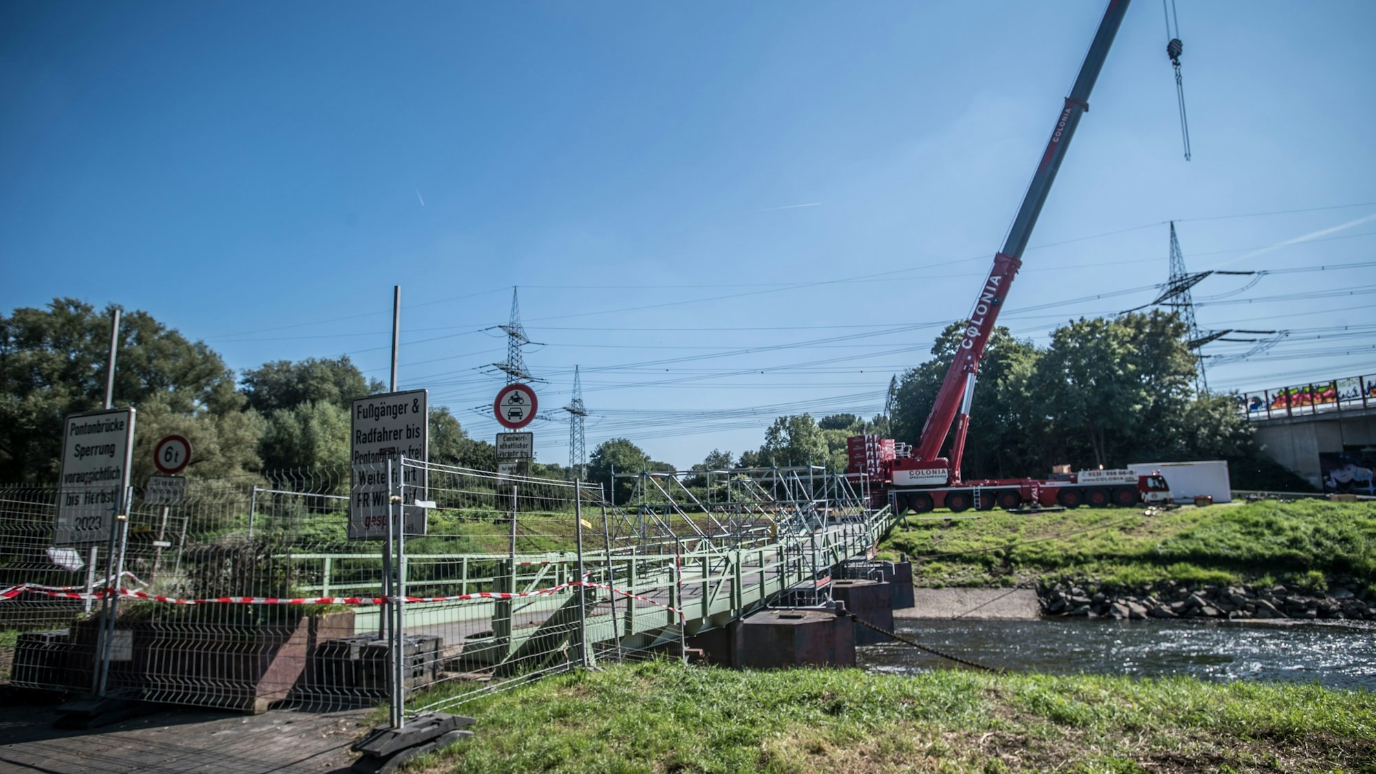 Pontonbrücke vor dem Abbau. Foto: Ralf Krieger