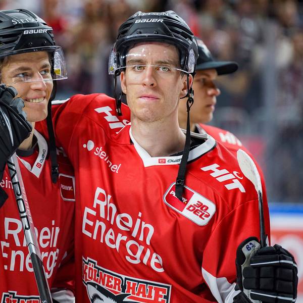 Jan Luca Sennhenn (links) und Gregor MacLeod freuen sich über einen Sieg.