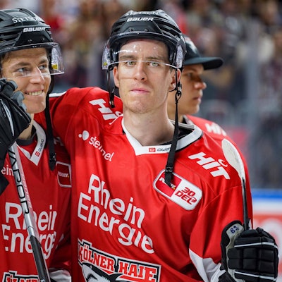 Jan Luca Sennhenn Köln , links - und Gregor MacLeod Köln, freuen sich nach einem Sieg.