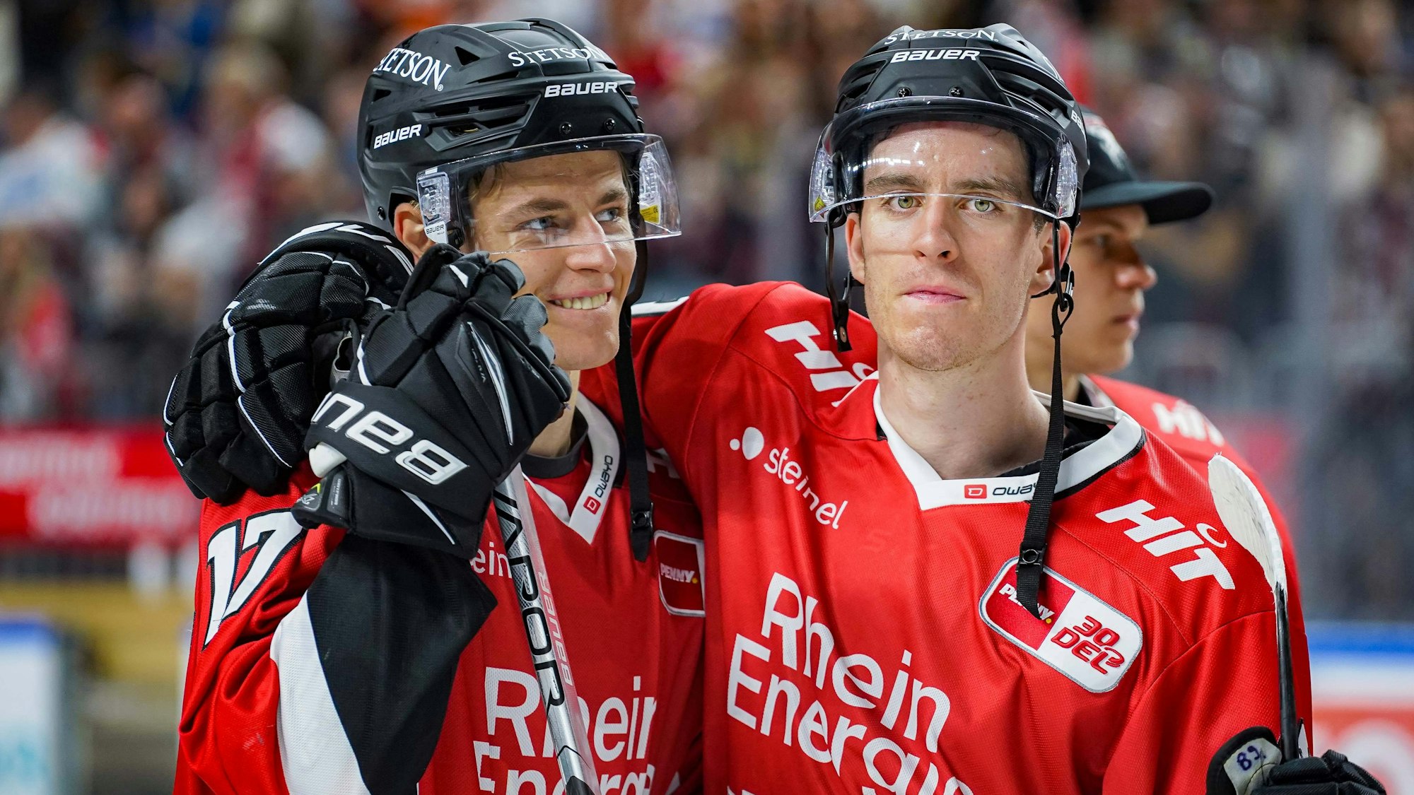 Jan Luca Sennhenn Köln , links - und Gregor MacLeod Köln, freuen sich nach einem Sieg.