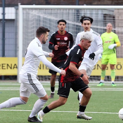 Fortuna Köln II vs. BCV Glesch-Paffendorf, Fußball Herren, Verbandsliga, rechts: Gianluis Di Fine (Fortuna), 04.12.2022, Bild: Herbert Bucco
Herbert Bucco