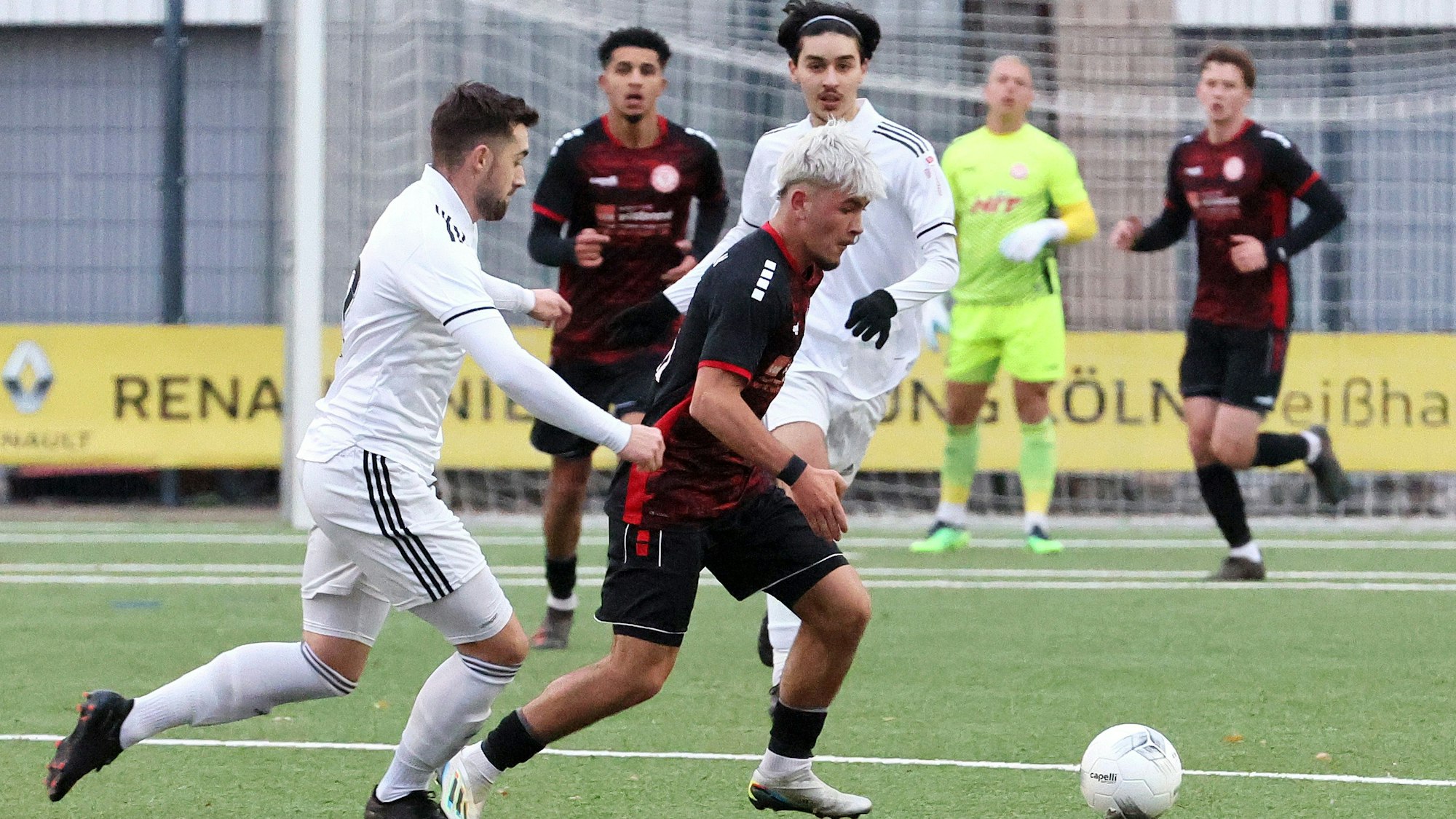Fortuna Köln II vs. BCV Glesch-Paffendorf, Fußball Herren, Verbandsliga, rechts: Gianluis Di Fine (Fortuna), 04.12.2022, Bild: Herbert Bucco
Herbert Bucco