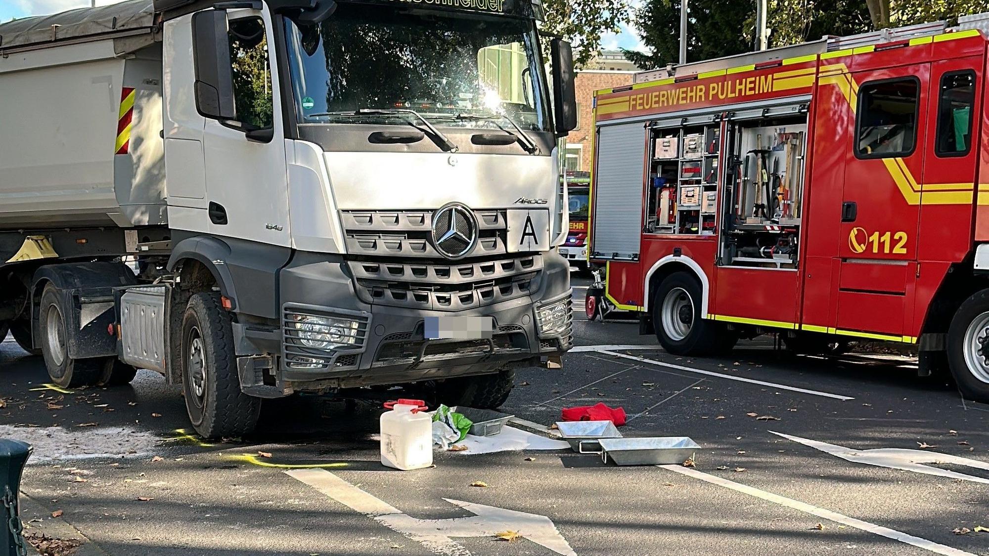 Auf dem Foto ist der Lkw zu sehen, darunter liegt das Fahrrad des Jungen.