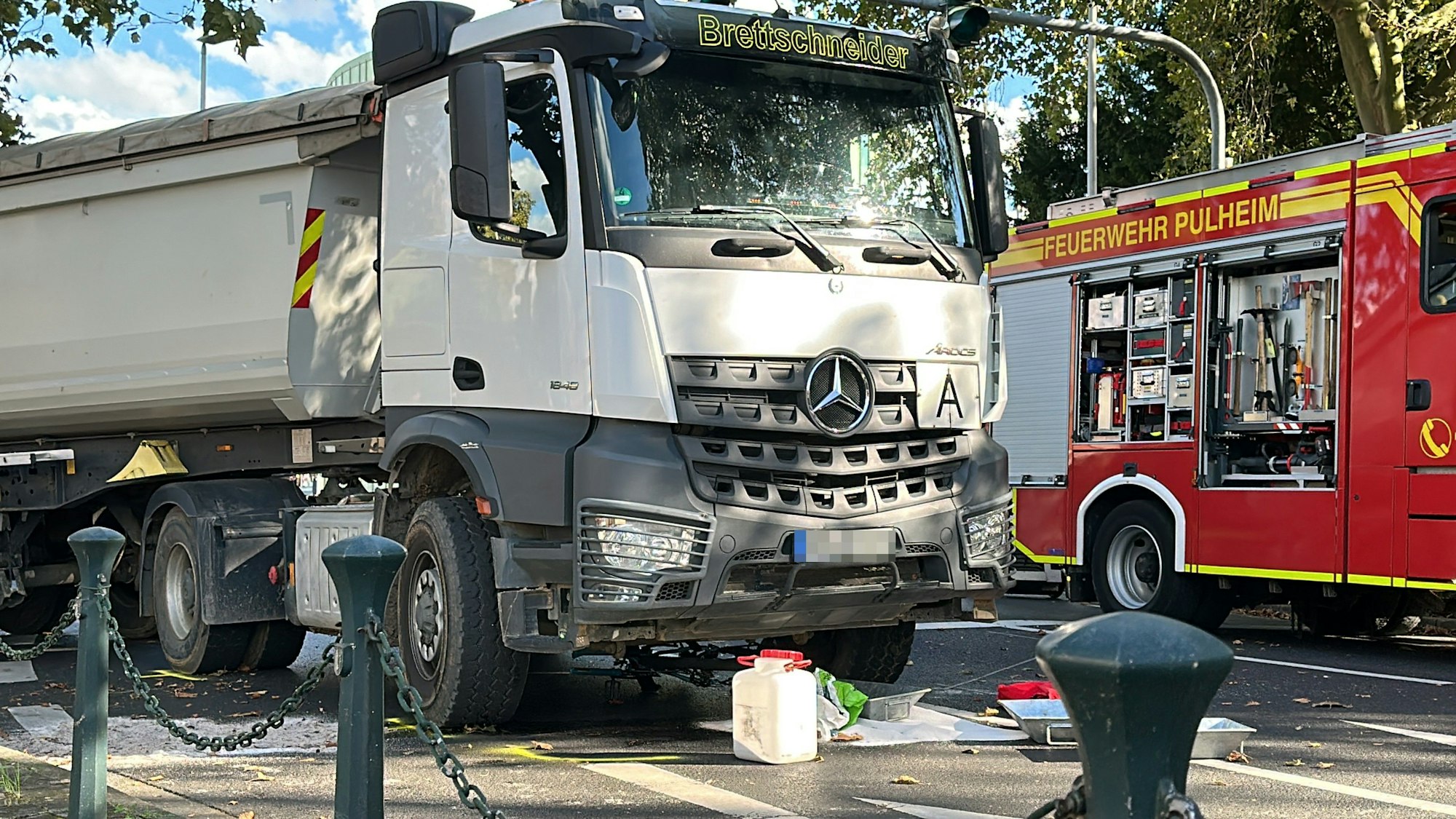 Der Lastwagen, unter den der Junge geraten war.