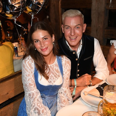 Scooter-Sänger H.P. Baxxter und seine viel jüngere Freundin Sara auf dem Oktoberfest.
