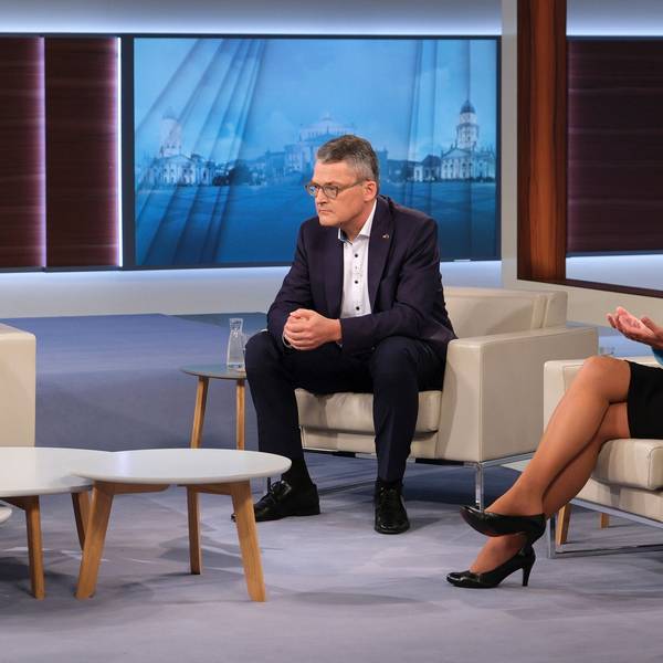 Talkshow-Auftritt in der ARD: Sahra Wagenknecht (r.) im Gespräch mit Moderatorin Anne Will (l.) und CDU-Politiker Roderich Kiesewetter.