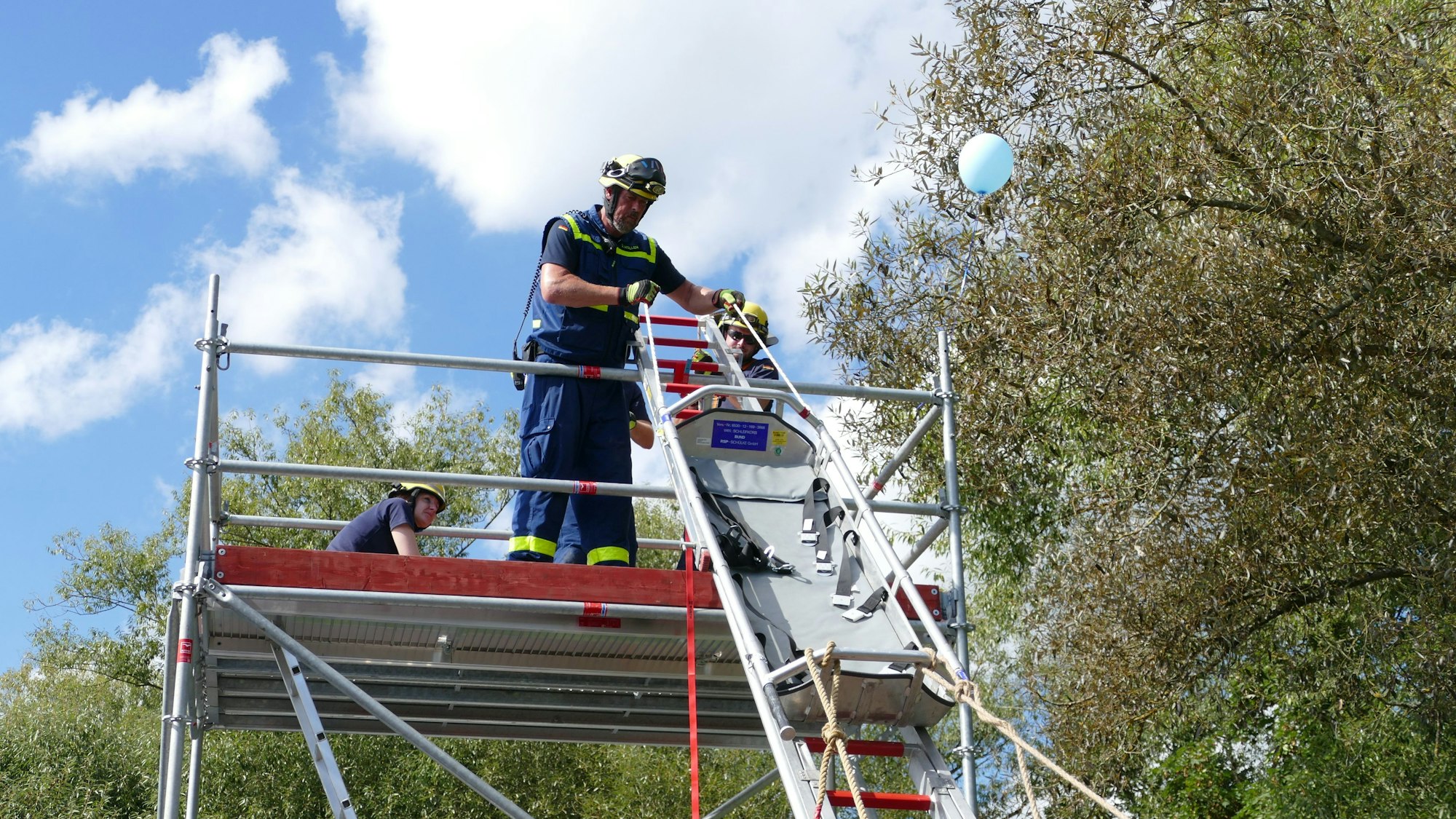 Einsatzkräfte des THW proben den Ernstfall.