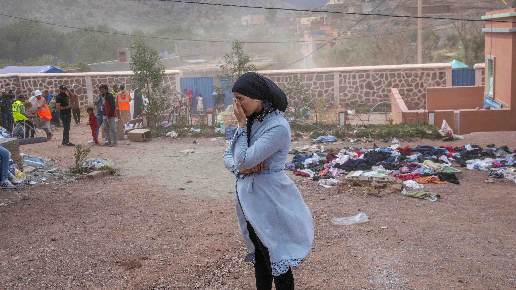 Eine Frau in Marokko in einem Dorf zwischen Marrakesch und Taroudant nach dem schweren Erdbeben.