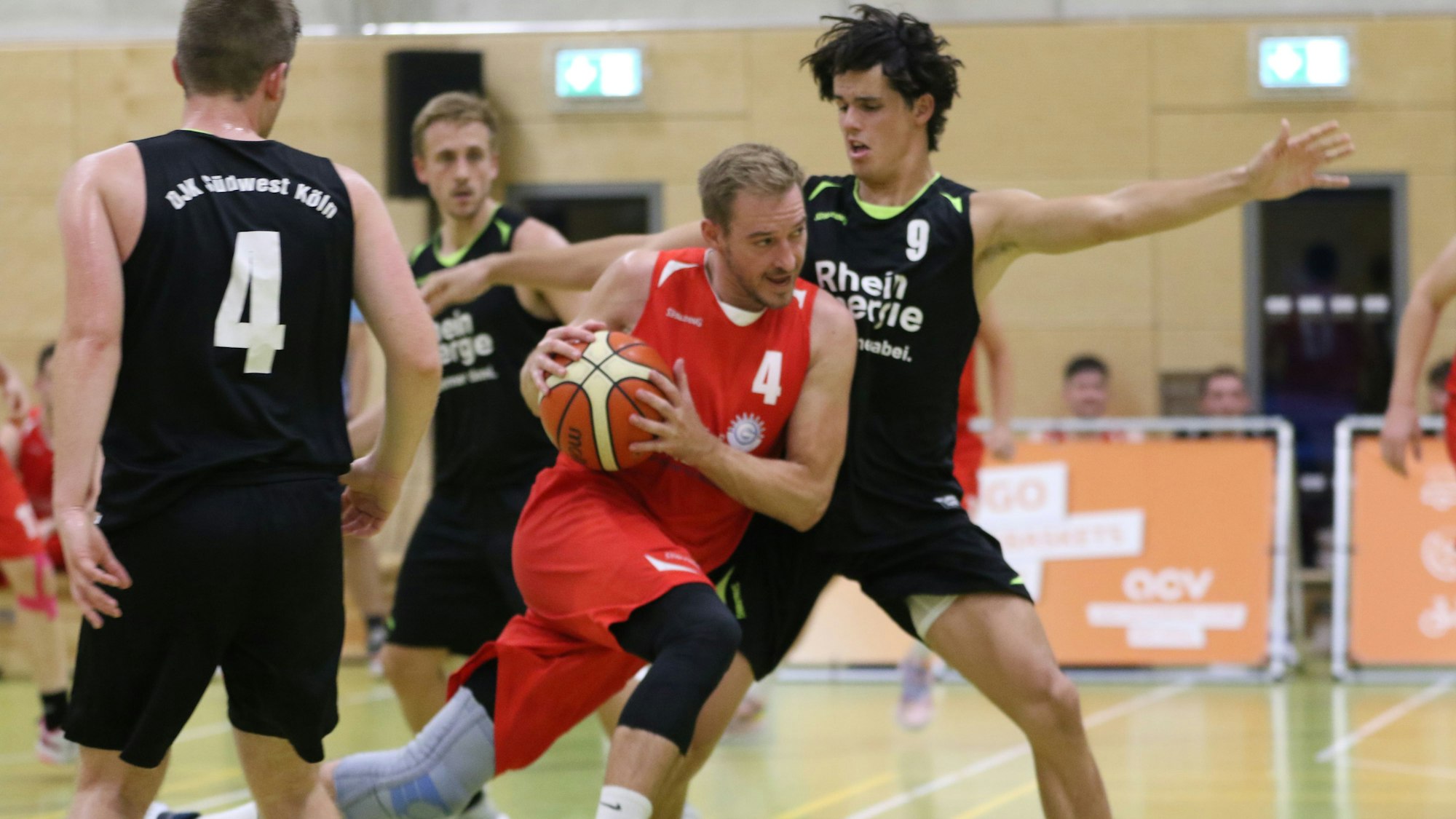 ErftBaskets Bad Münstereifel mit Routinier Jan Winkelnkemper im Angriff.