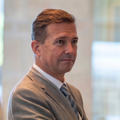 ARCHIV - 11.09.2022, Israel, Jerusalem: Steffen Seibert, Botschafter in Israel und ehemaliger Regierungssprecher, steht während eines Besuchs von Gesundheitsminister Lauterbach in der Knesset. (zu dpa «Israel legt Beschwerde gegen deutschen Botschafter Seibert ein») Foto: Christophe Gateau/dpa +++ dpa-Bildfunk +++