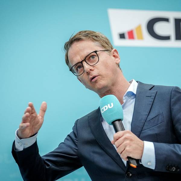 Carsten Linnemann stellt das neue CDU-Logo im Konrad-Adenauer-Haus vor.