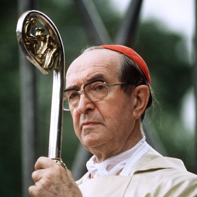 ARCHIV - 05.07.1988, ---: Der als «Ruhrbischof» bekannte Theologe Franz Hengsbach, 1988 vom Papst zum Kardinal ernannt. Die katholische Kirche untersucht Missbrauchsvorwürfe gegen den Gründungsbischof des Ruhrbistums und späteren Kardinal Franz Hengsbach (1910-1991). Das teilten das Bistum Essen und das Erzbistum Paderborn am Dienstag in parallel veröffentlichten Pressemitteilungen mit. Foto: Fritz Fischer/dpa +++ dpa-Bildfunk +++