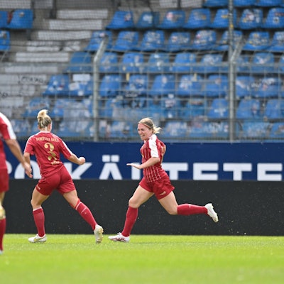 Svenja Stein vom SC Fortuna Köln jubelt nach einem Tor gegen VfL Bochum im DFB-Pokal.