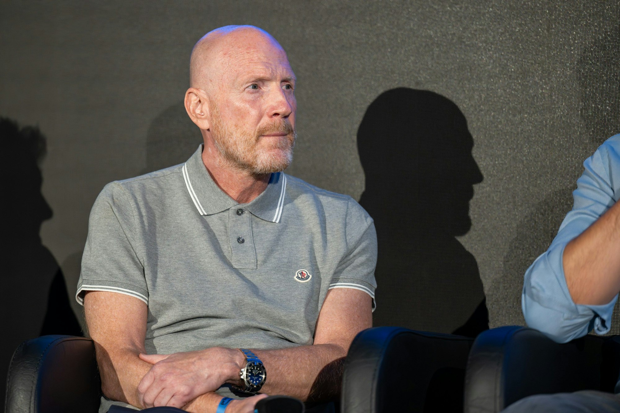 Matthias Sammer nimmt an einer Pressekonferenz teil.